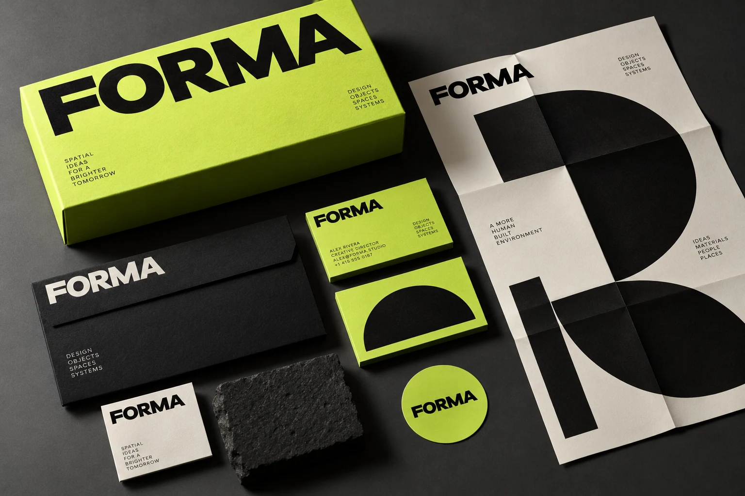 Forma — crni i limeta-zeleni vizuelni identitet na štampanim materijalima